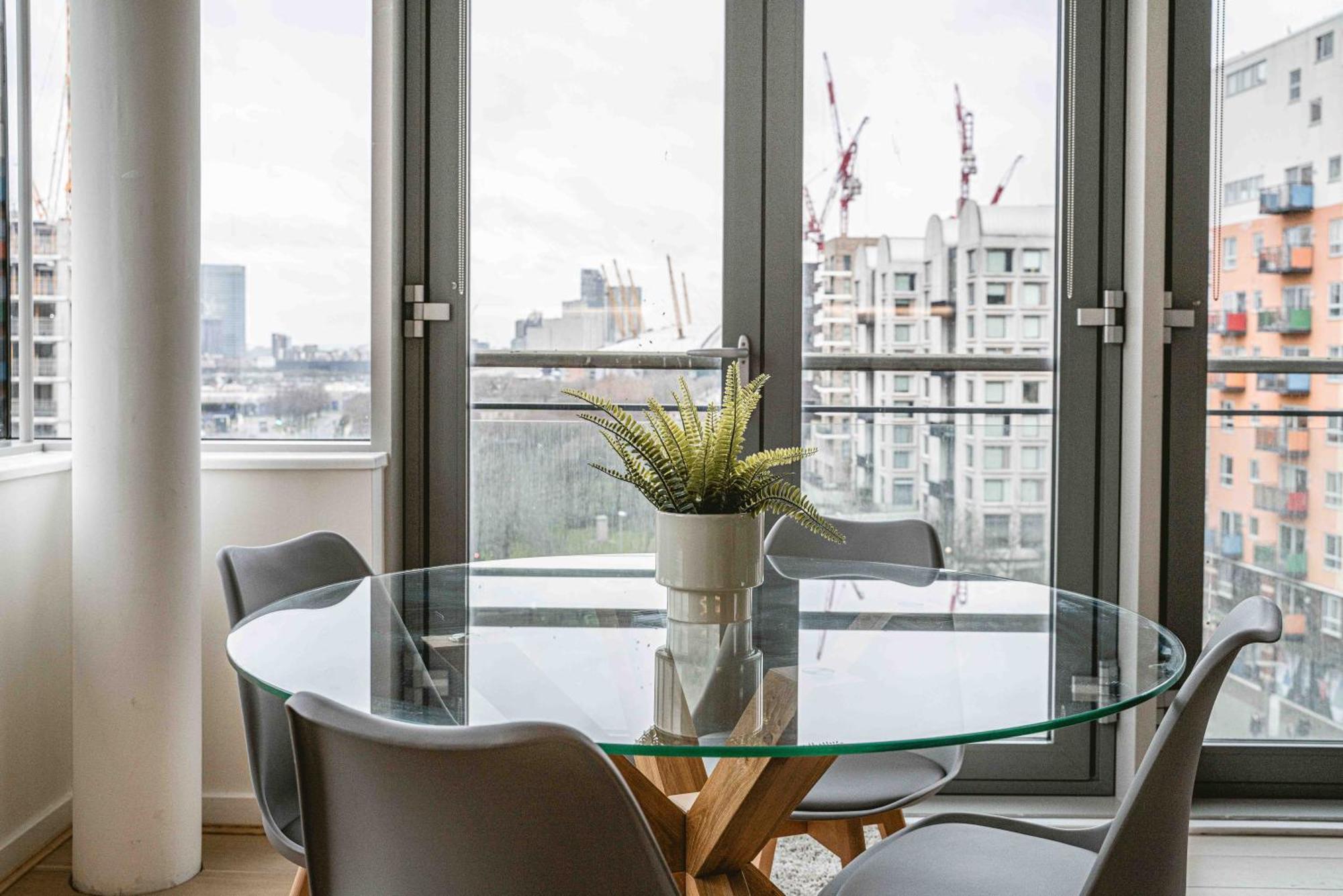 Beautiful Penthouse With Private Terrace In Greenwich Peninsula London