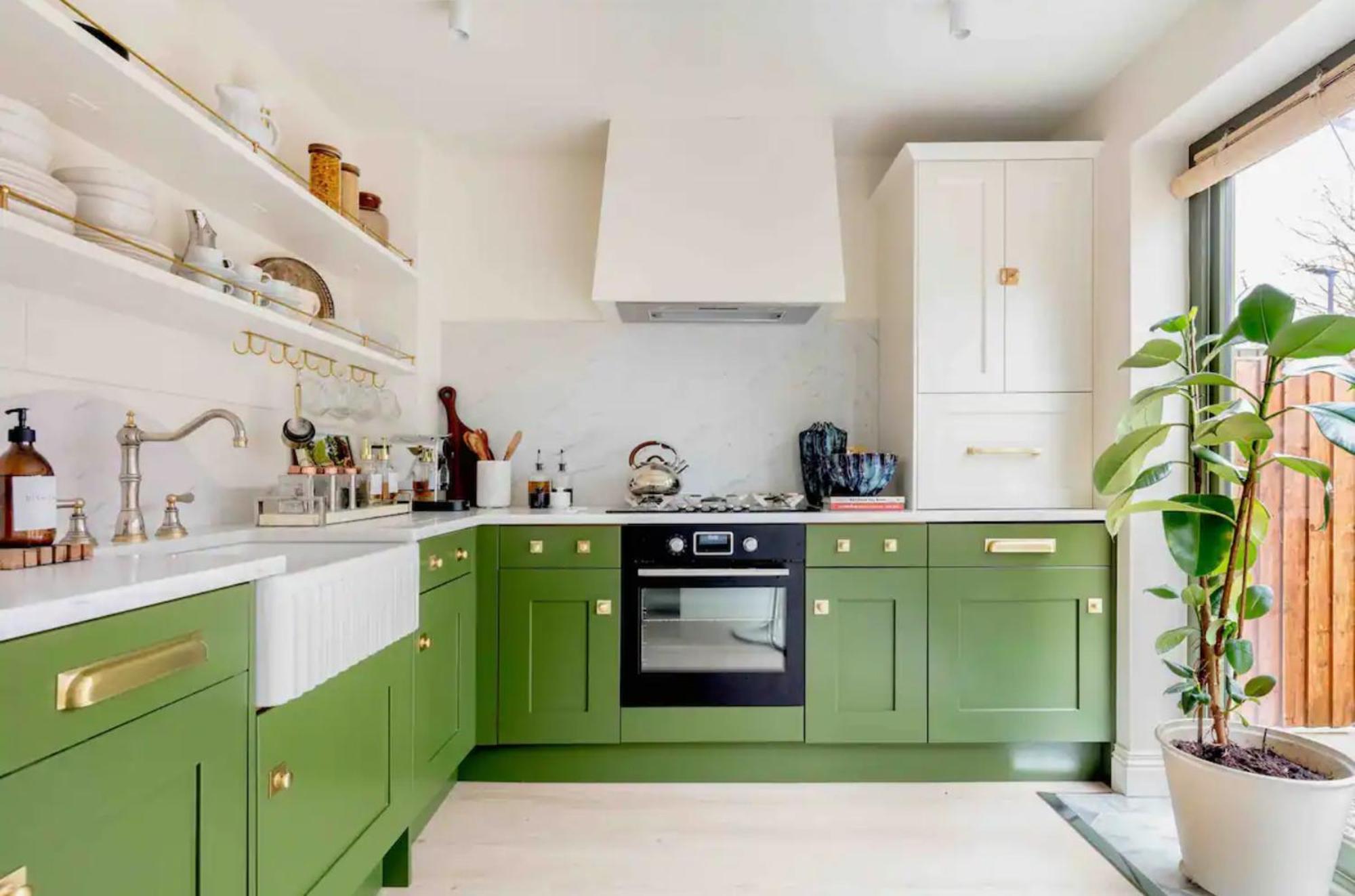 Holiday home Spring Cosy 2-bed With Free Parking London