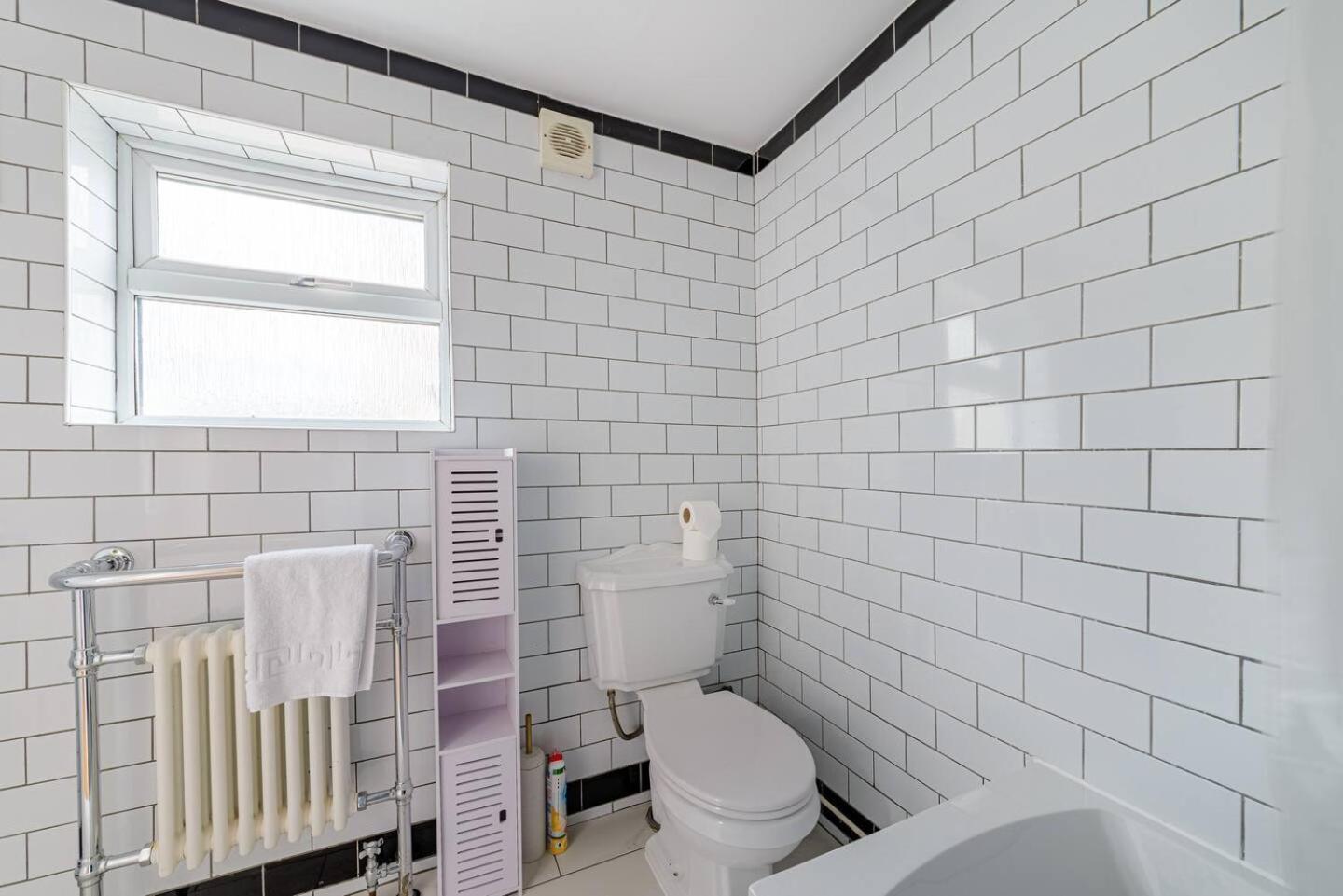 Holiday home Pass The Keys Modern Simplicity 10mins From Westfield, Stratford *