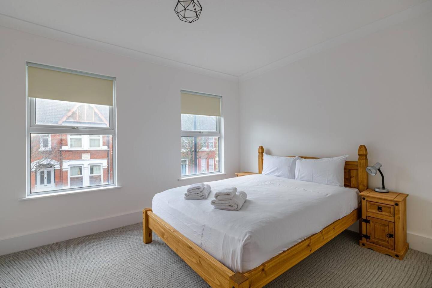 Pass The Keys Modern Simplicity 10mins From Westfield, Stratford *