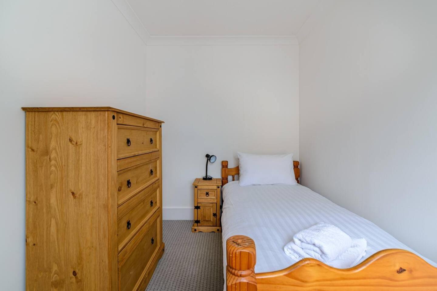Pass The Keys Modern Simplicity 10mins From Westfield, Stratford