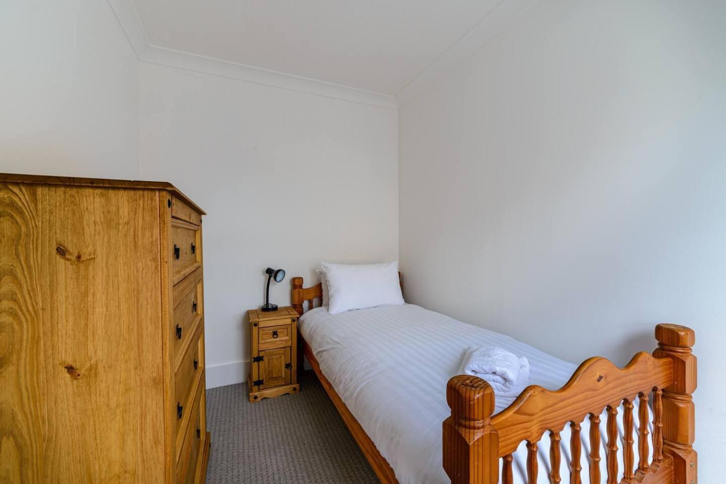 Holiday home Pass The Keys Modern Simplicity 10mins From Westfield, Stratford