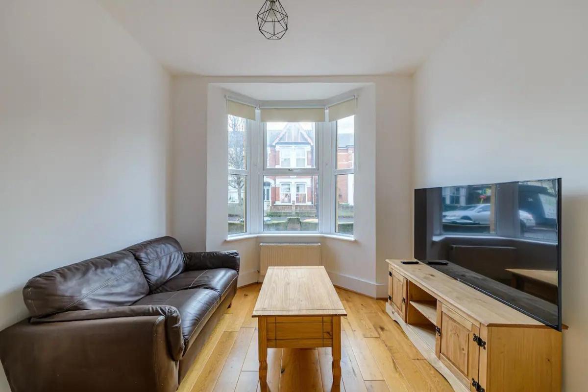 Pass The Keys Modern Simplicity 10mins From Westfield, Stratford *