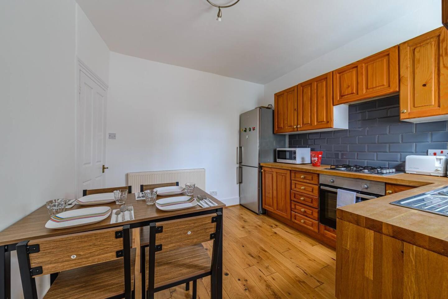 Holiday home Pass The Keys Modern Simplicity 10mins From Westfield, Stratford London