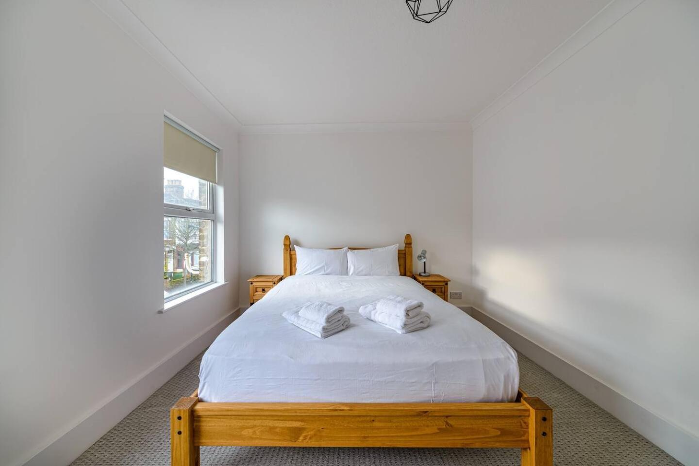 Holiday home Pass The Keys Modern Simplicity 10mins From Westfield, Stratford *