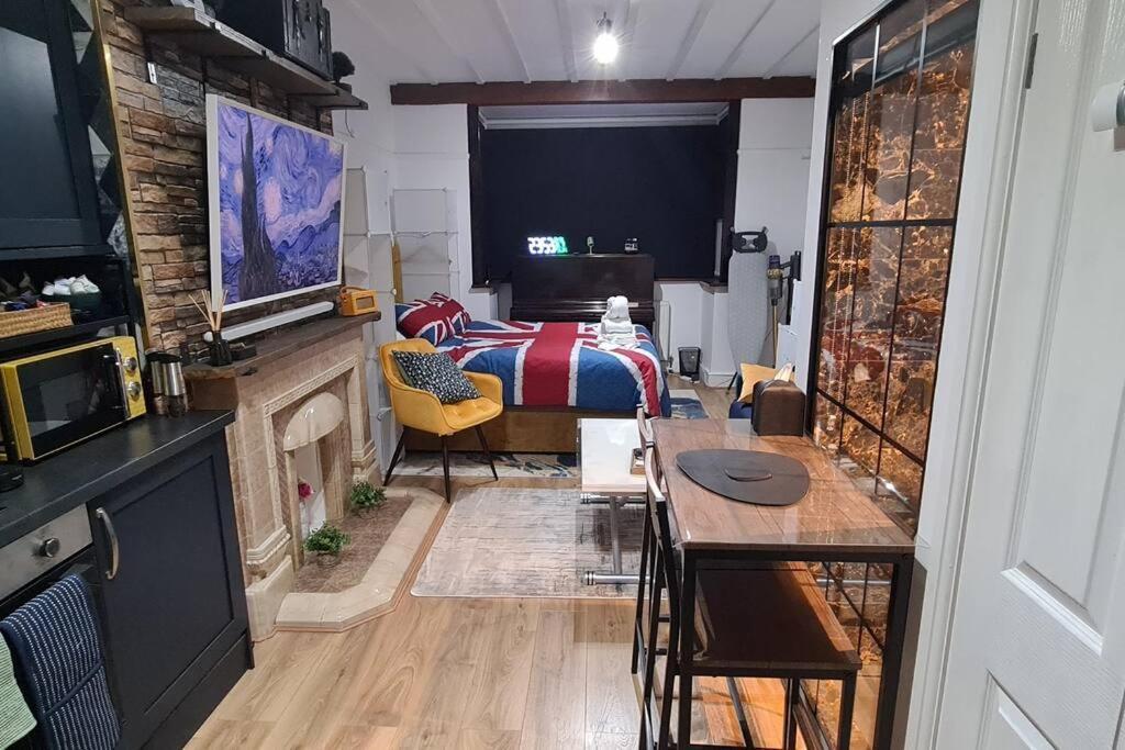 Luxury & Comfy City Break Studio * London