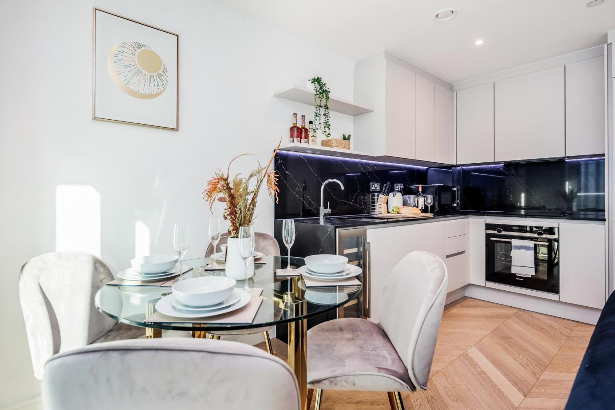 New Riverside Sleeps 5 Easy To Tour London