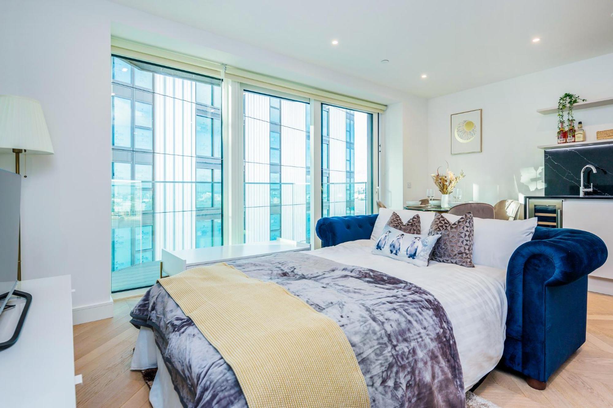 New Riverside Sleeps 5 Easy To Tour * London