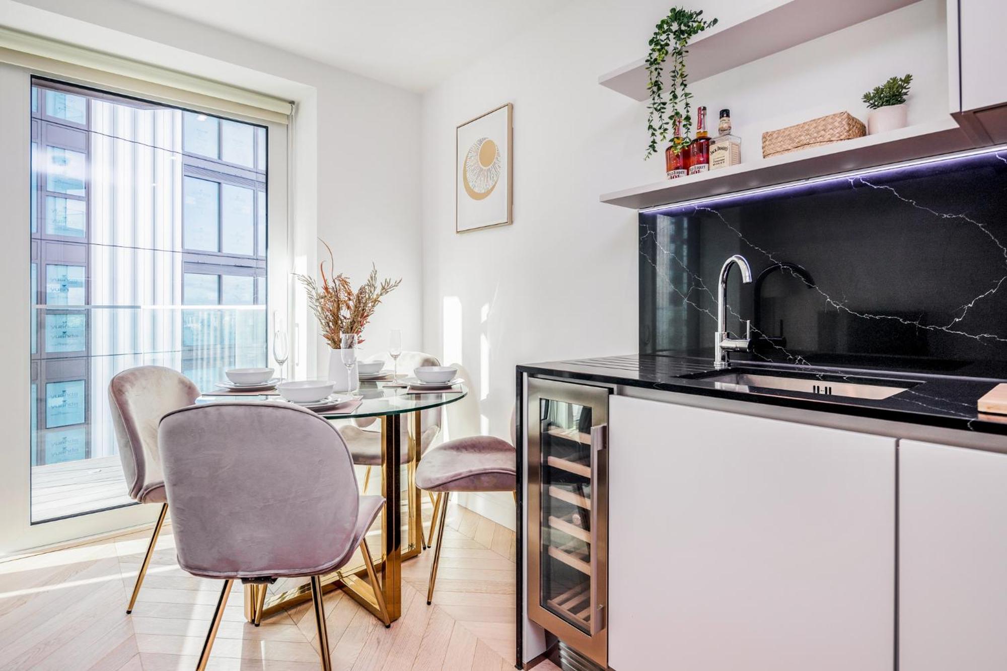 New Riverside Sleeps 5 Easy To Tour * London