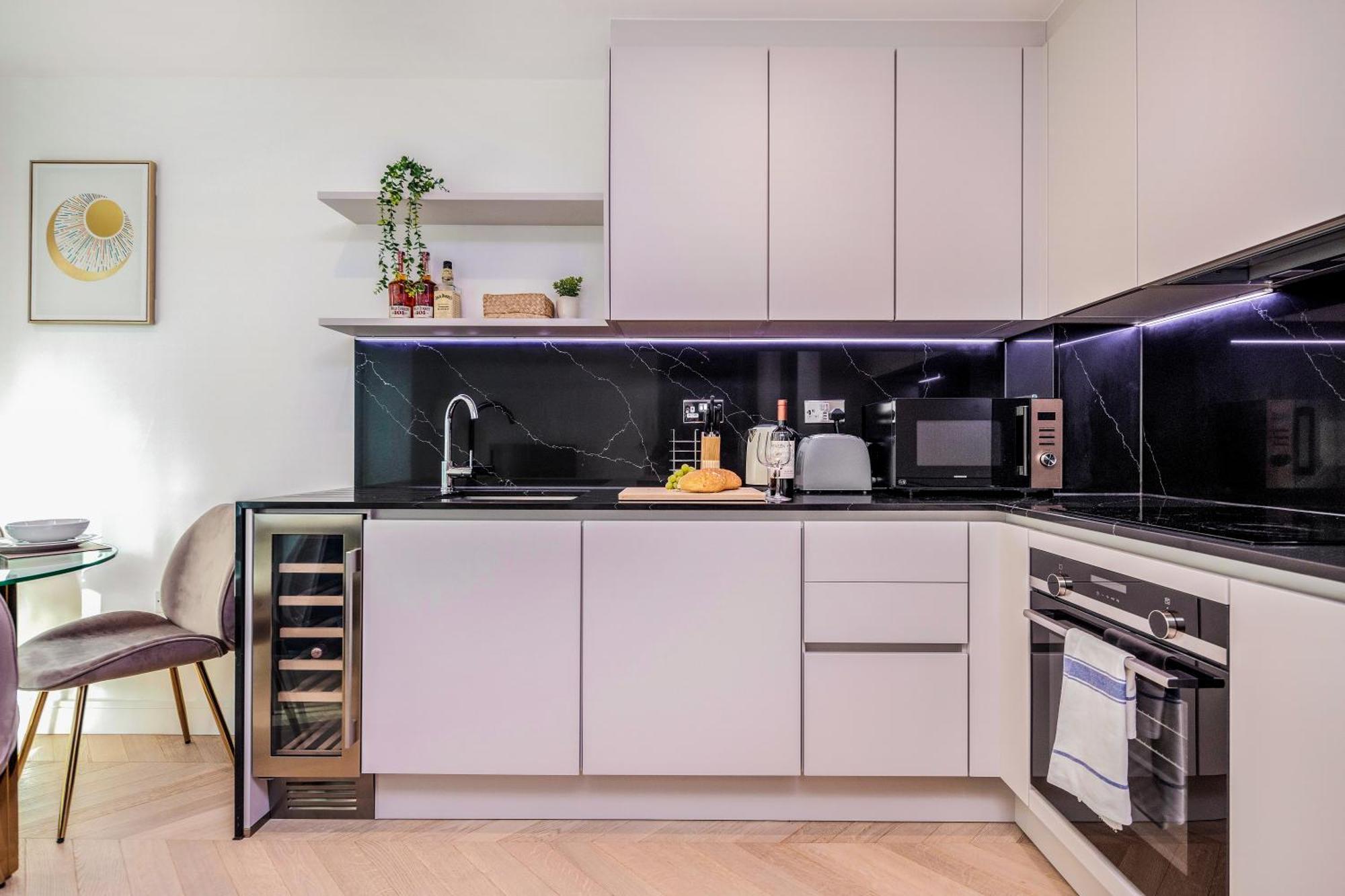 New Riverside Sleeps 5 Easy To Tour Apartment