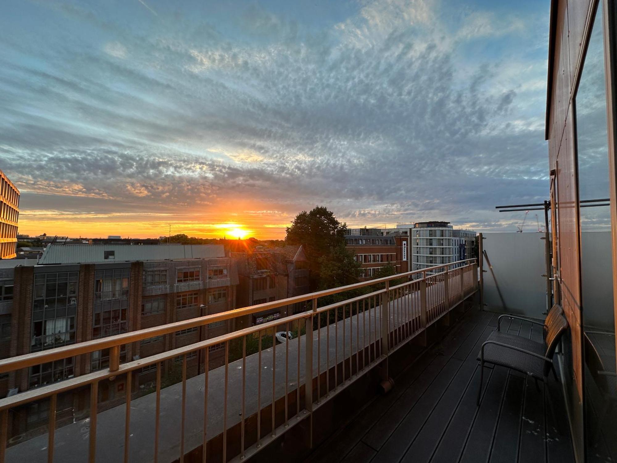 Spacious 2 Bedroom Penthouse Retreat London