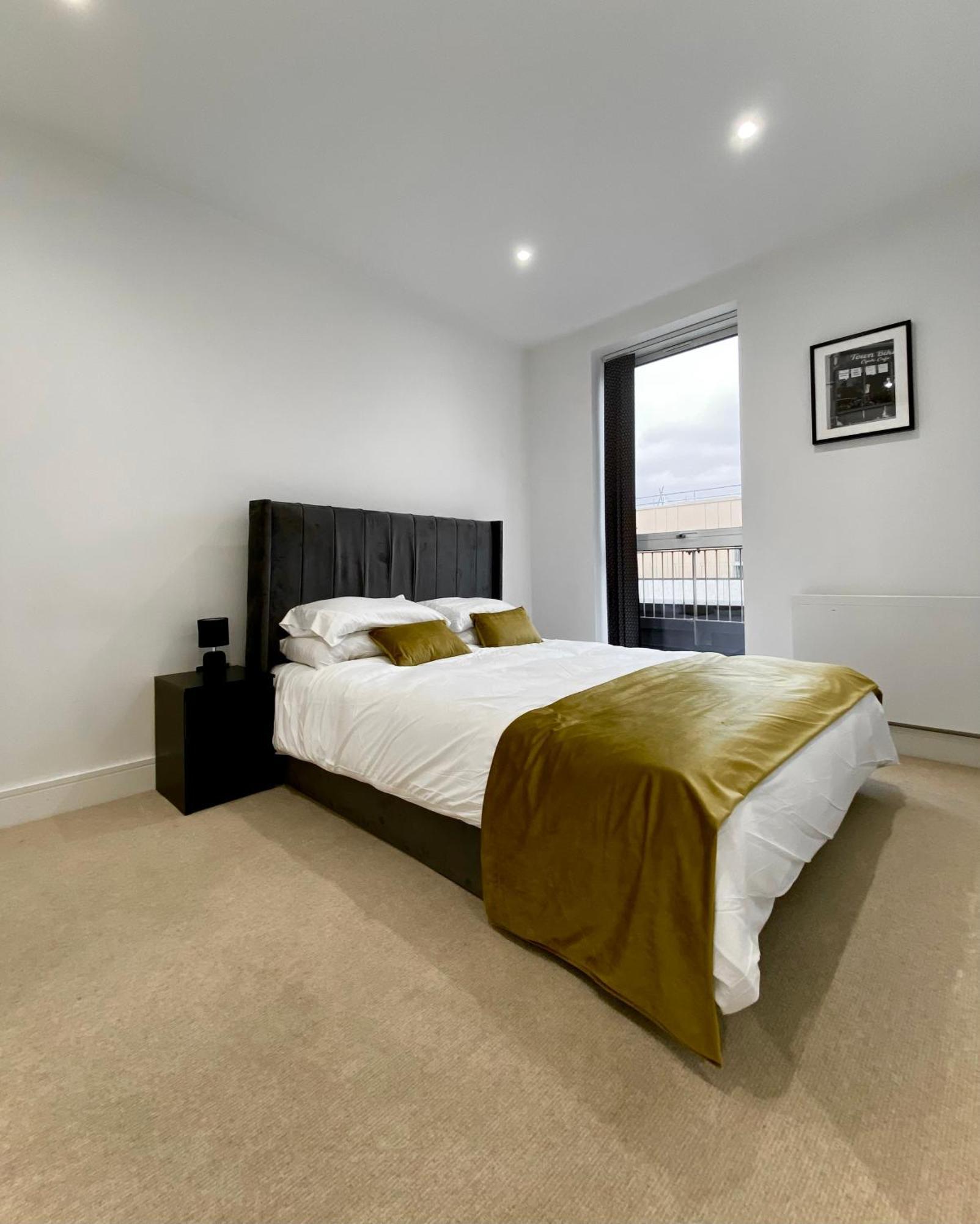 Apartment Spacious 2 Bedroom Penthouse Retreat *