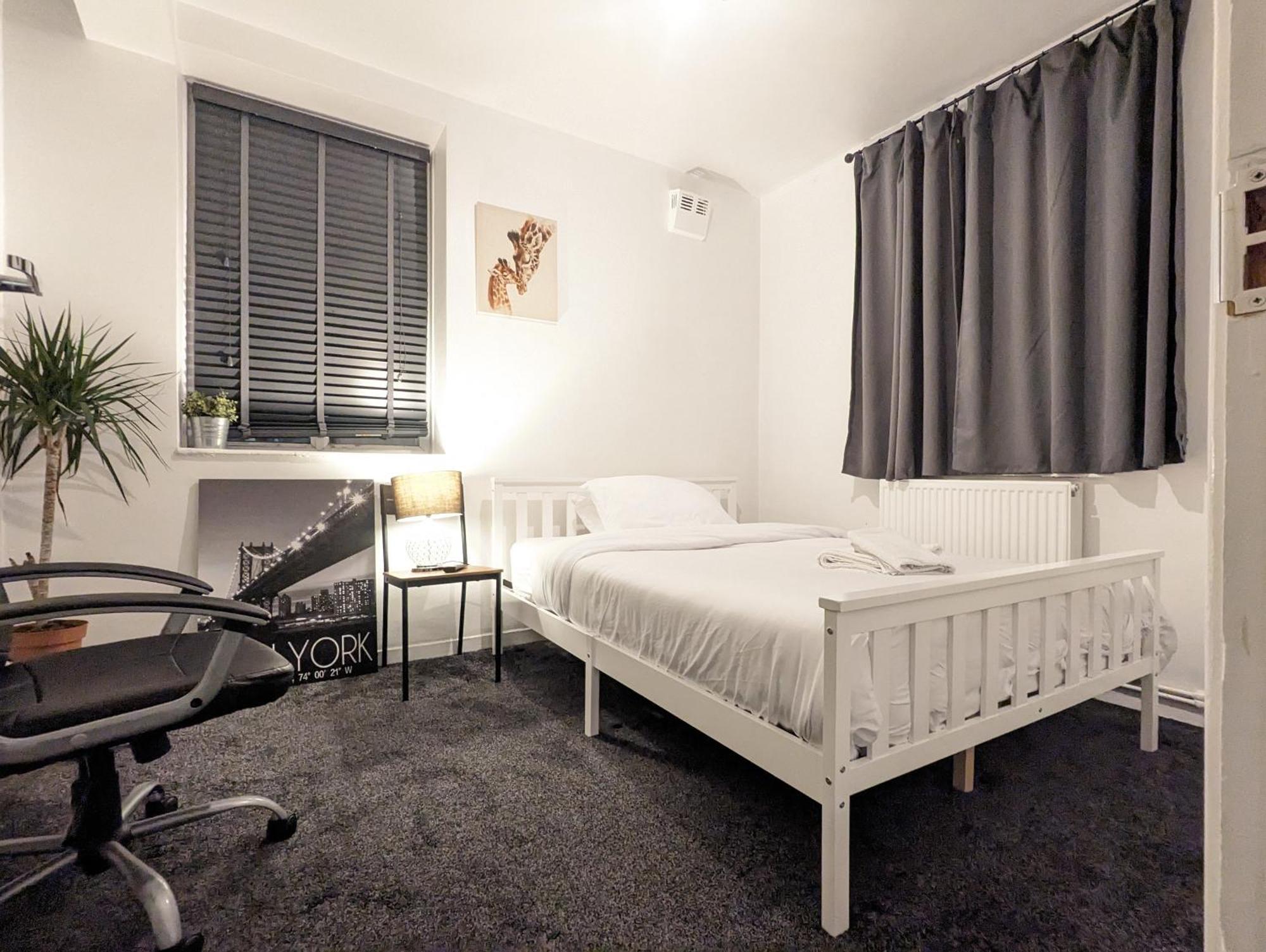Homestay Bow - *