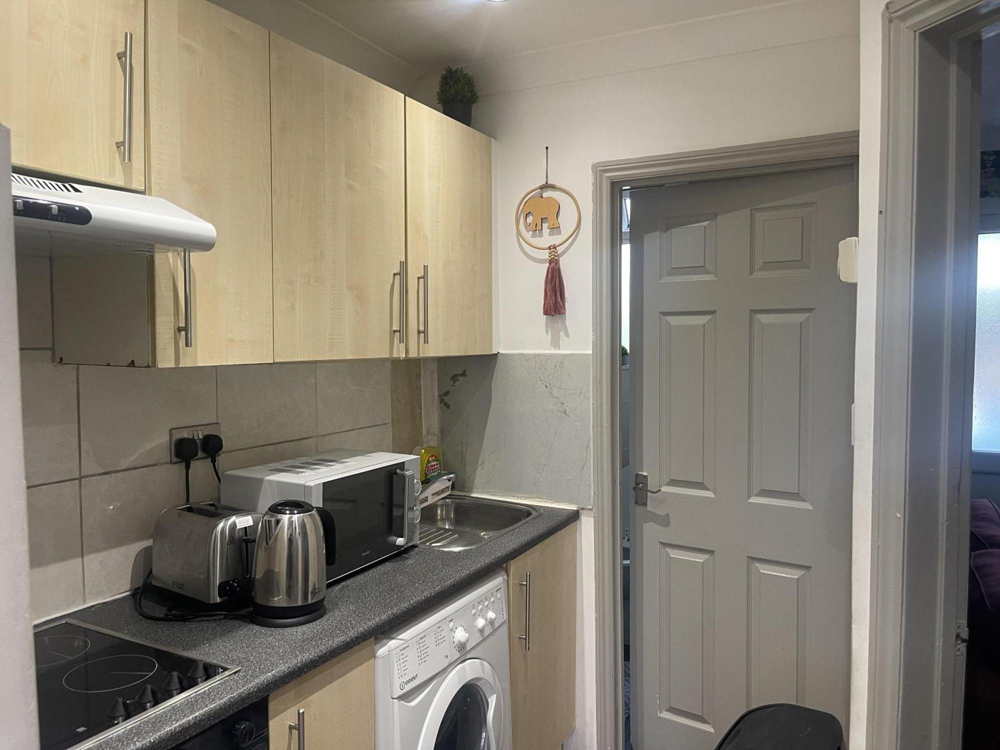 Impeccable 1-bed In Apartment London