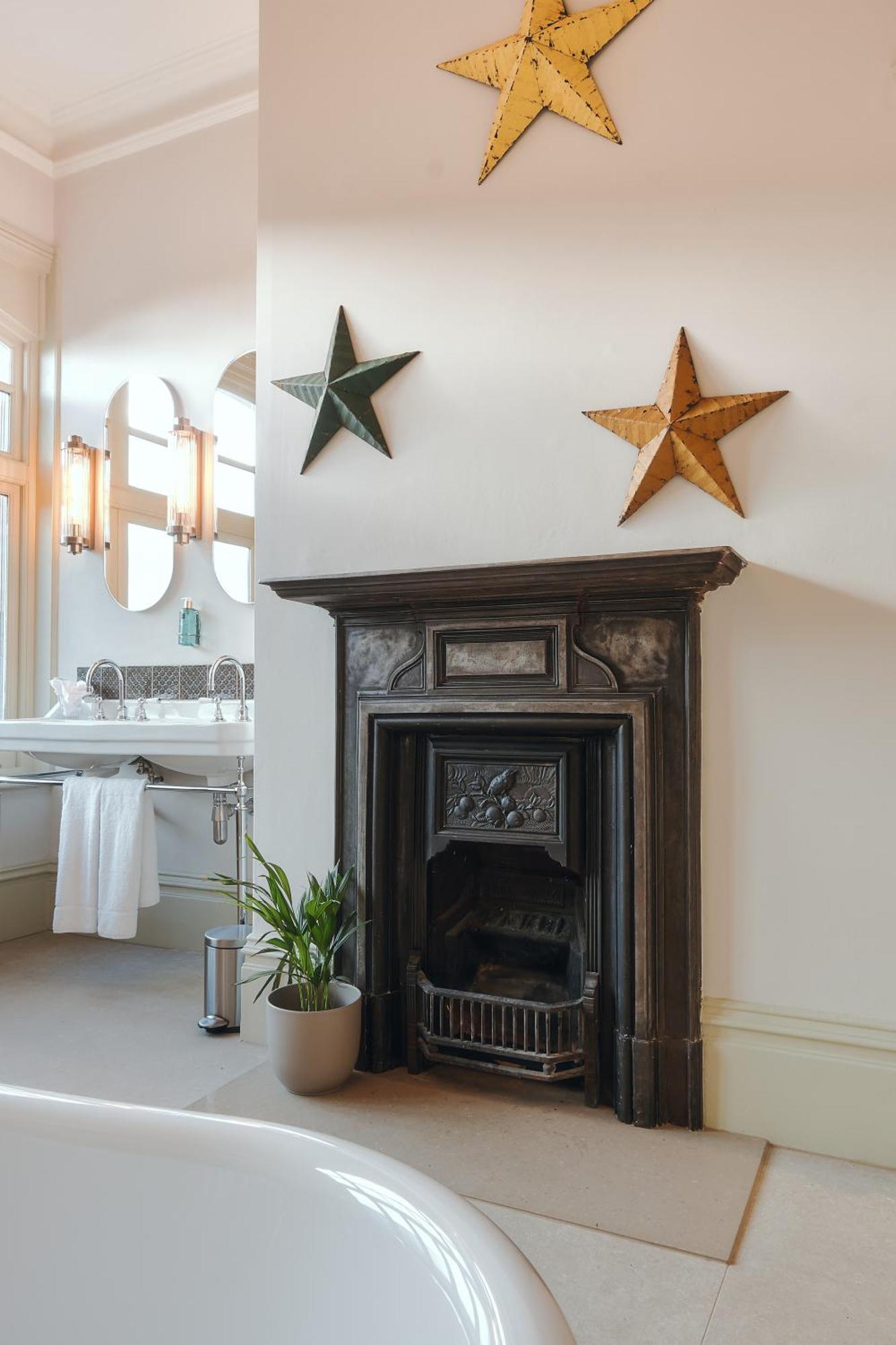 The Black Lion Pub & Boutique Inn