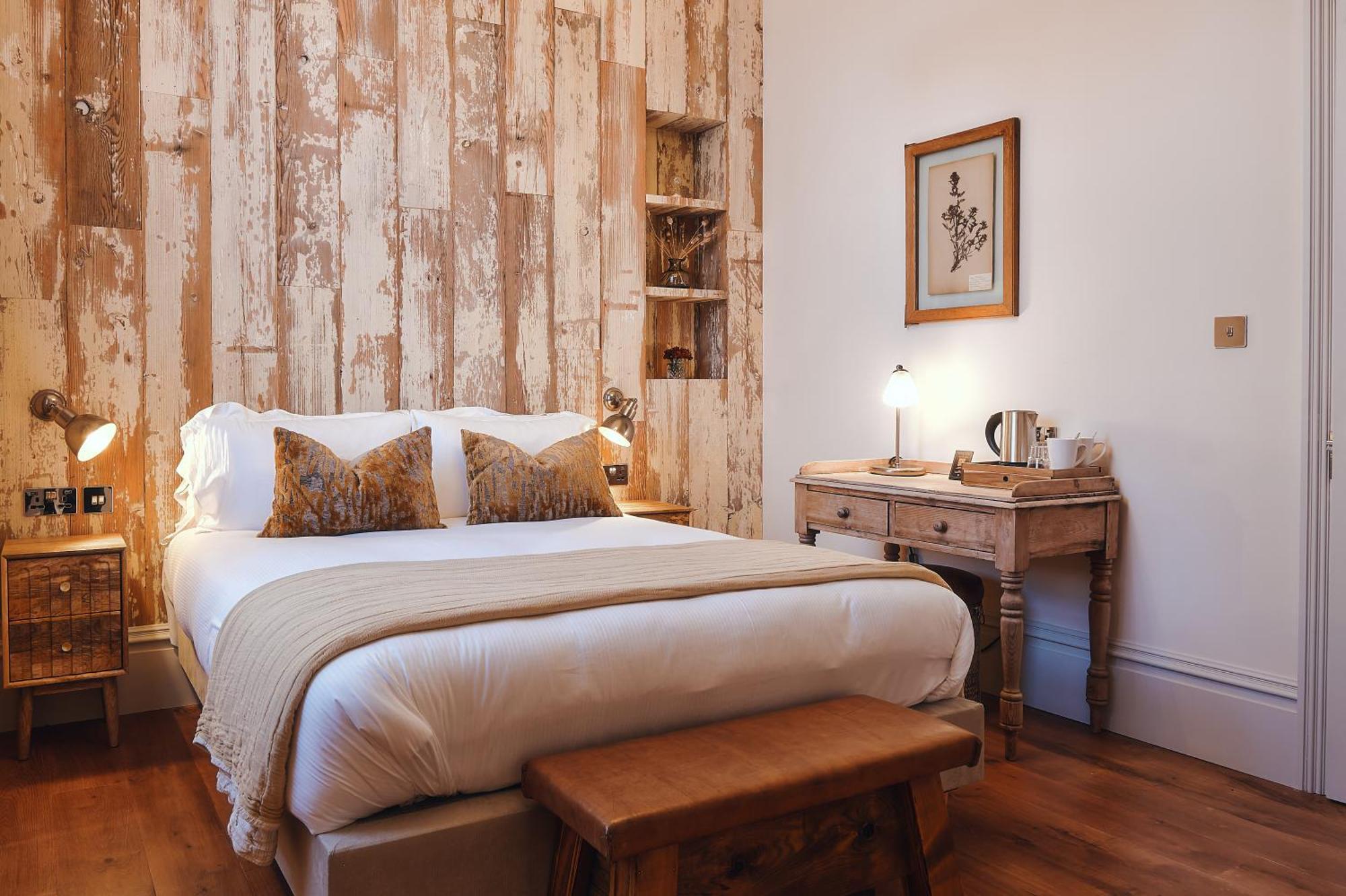 Inn The Black Lion Pub & Boutique London