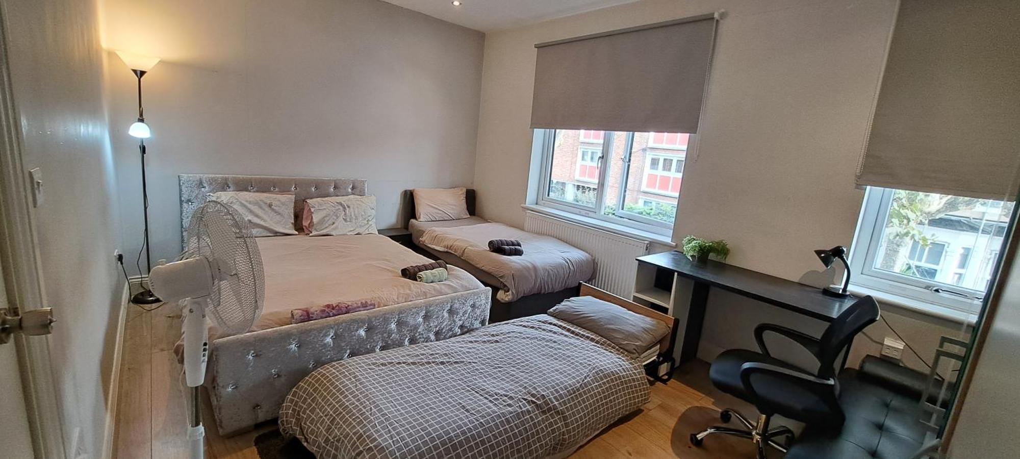 Comfy Fenia Homestay London