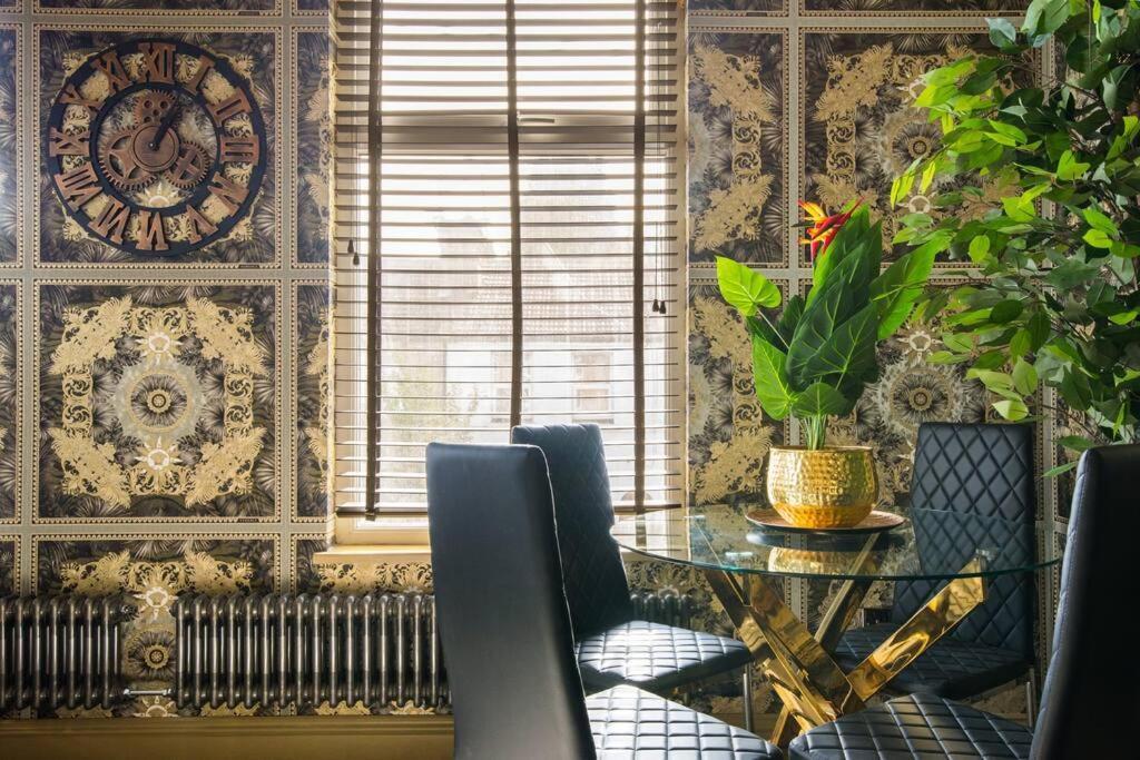 Apartment Lux Versace Pad Sleeps 10 Hot Tub, Cinema & Games