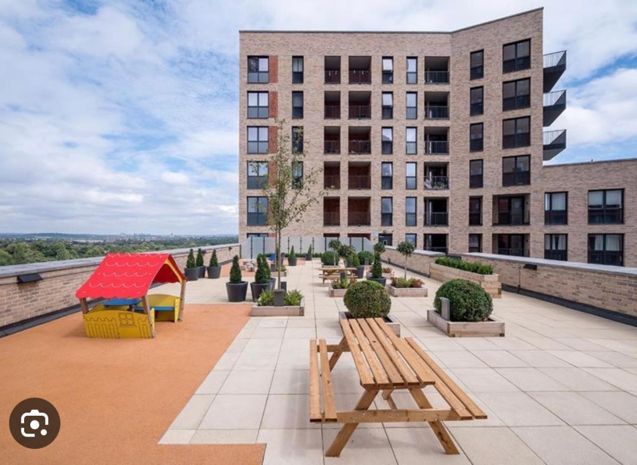 Stunning One-bedroom Apartment- Next To Tube Station- Sleeps 3 Appartement