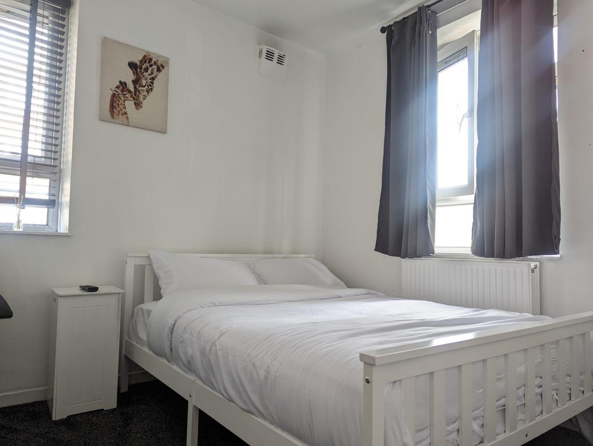 Homestay Bow - *