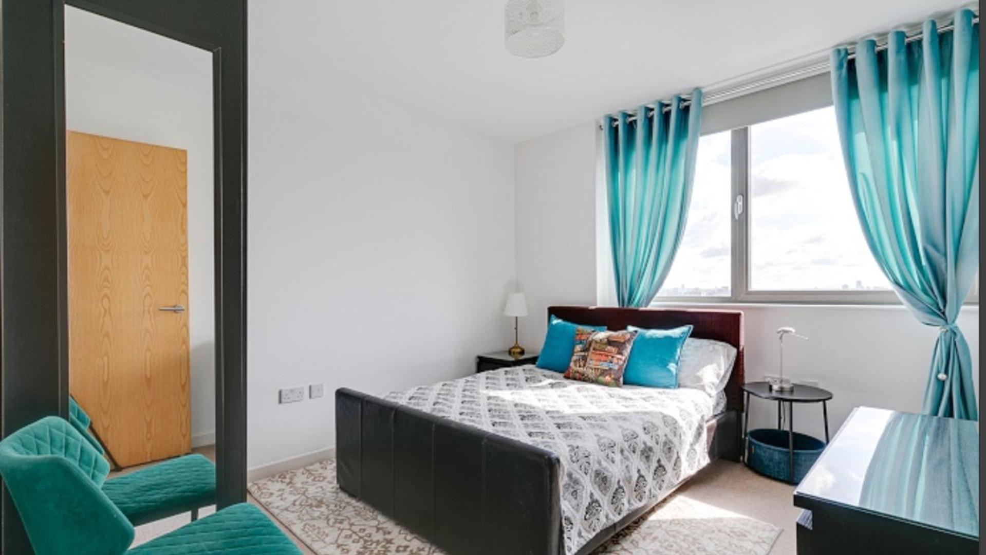 View Short Walk To Tower Bridge, Free Car Parking Apartment
