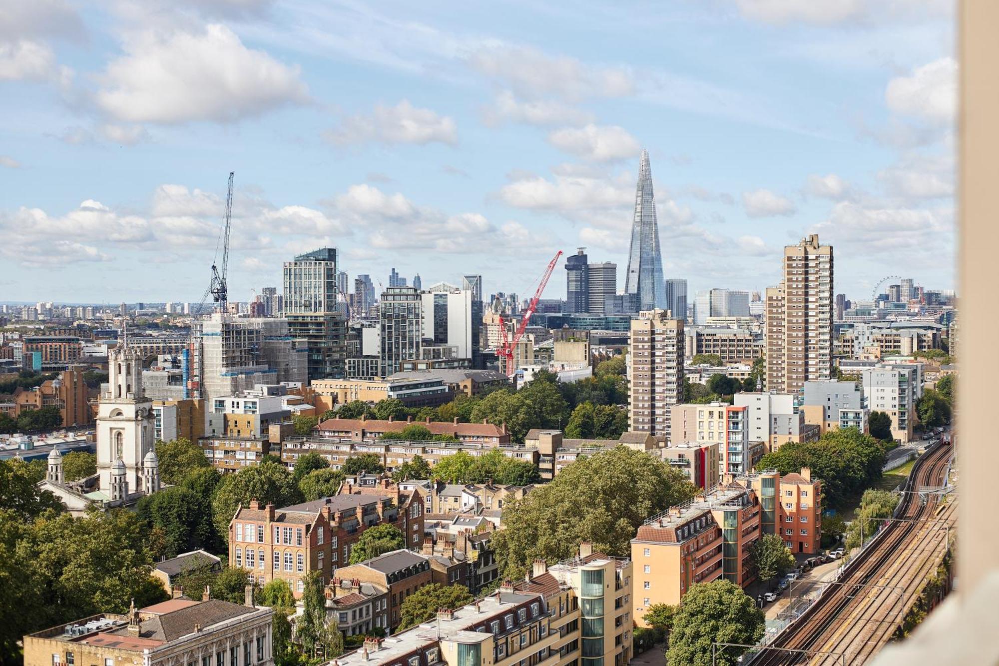 View Short Walk To Tower Bridge, Free Car Parking Apartment *