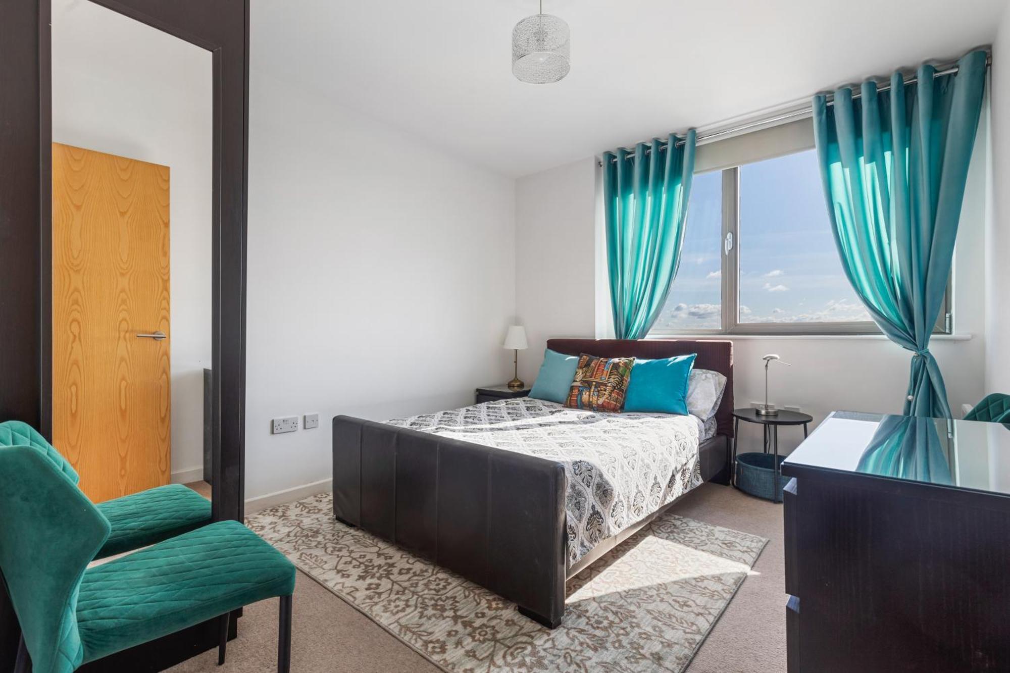 View Short Walk To Tower Bridge, Free Car Parking London