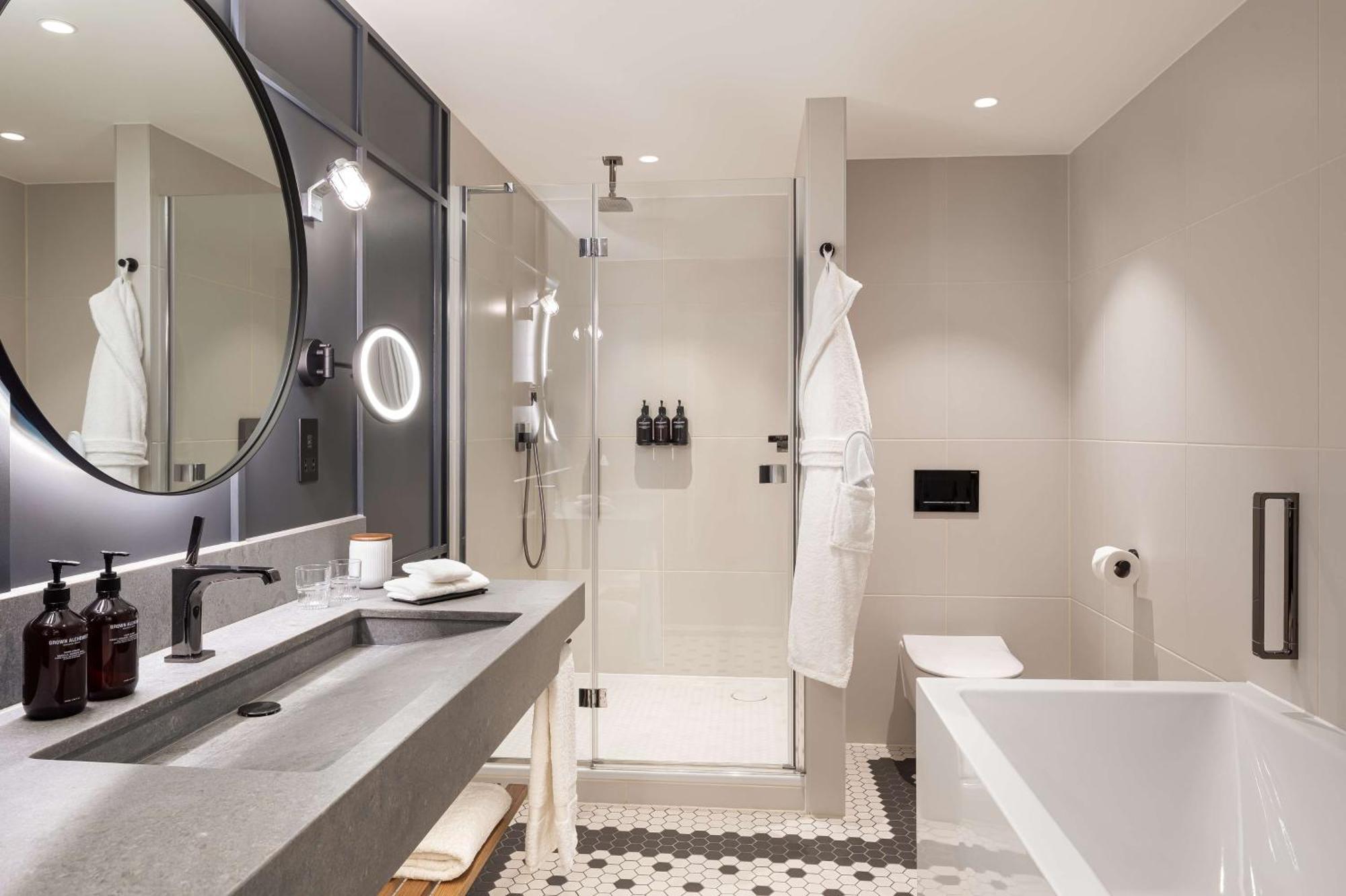 The Gantry London, Curio Collection By Hilton Hotel