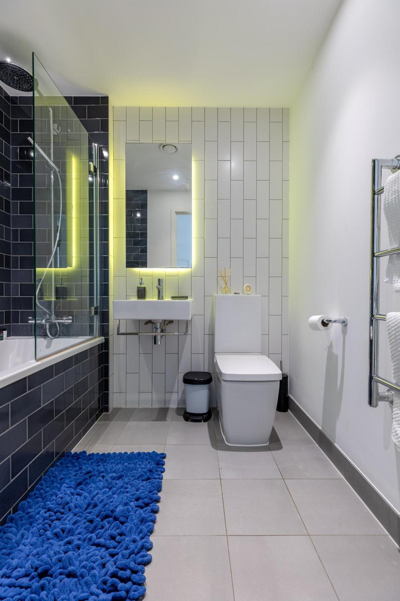 Dockside With Scenic Views Apartment London