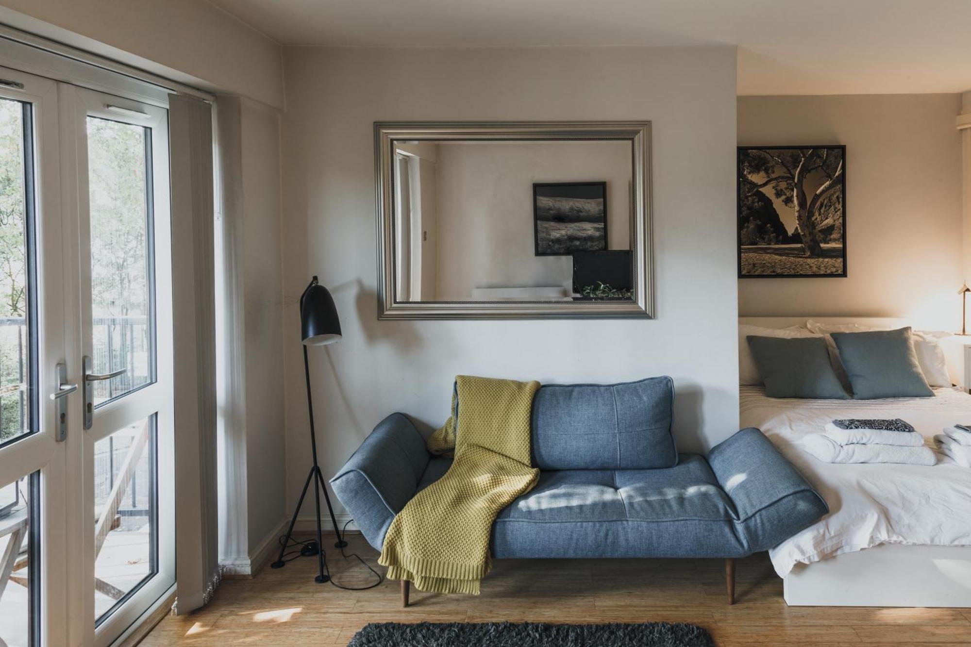 Stylish Flat With Pool And Terrace Londen
