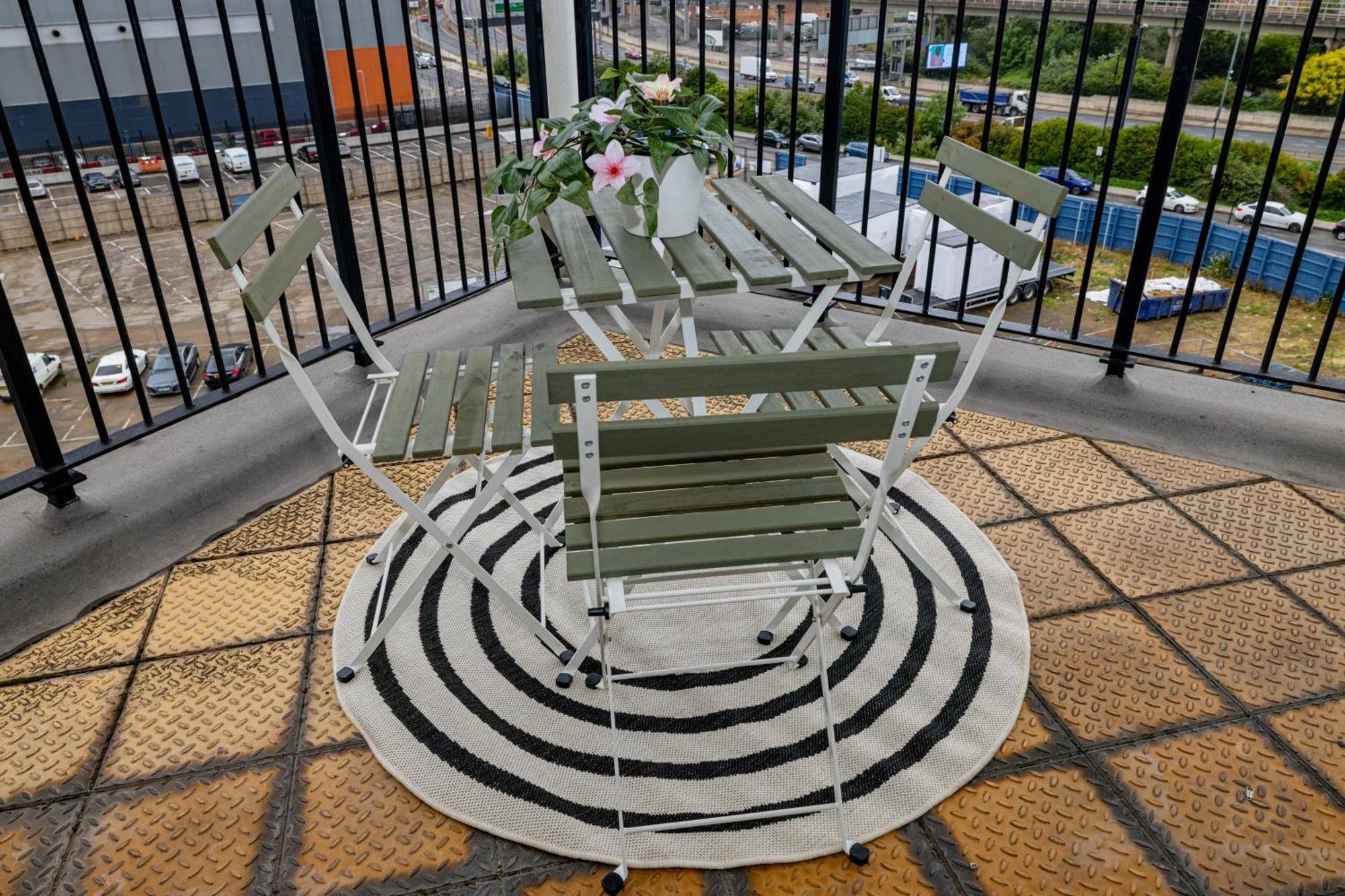 Two Bed Near Canary Wharf Appartement Londen