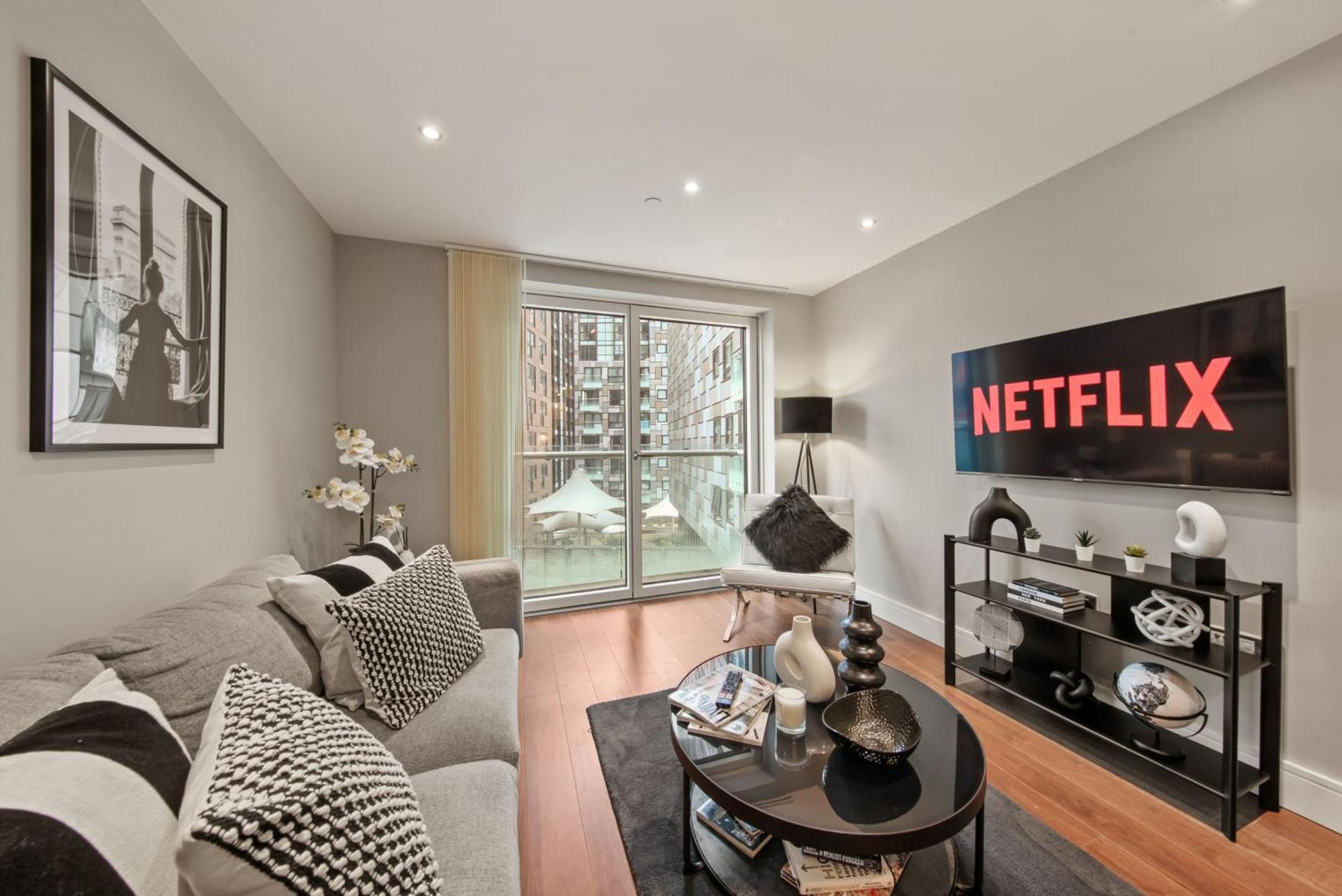 Luxury 1 Bed Flat, Minutes From Canary Wharf And South Quay Station Apartment