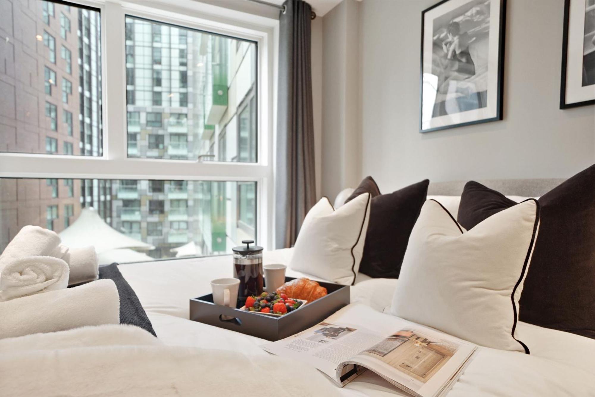 Luxury 1 Bed Flat, Minutes From Canary Wharf And South Quay Station London