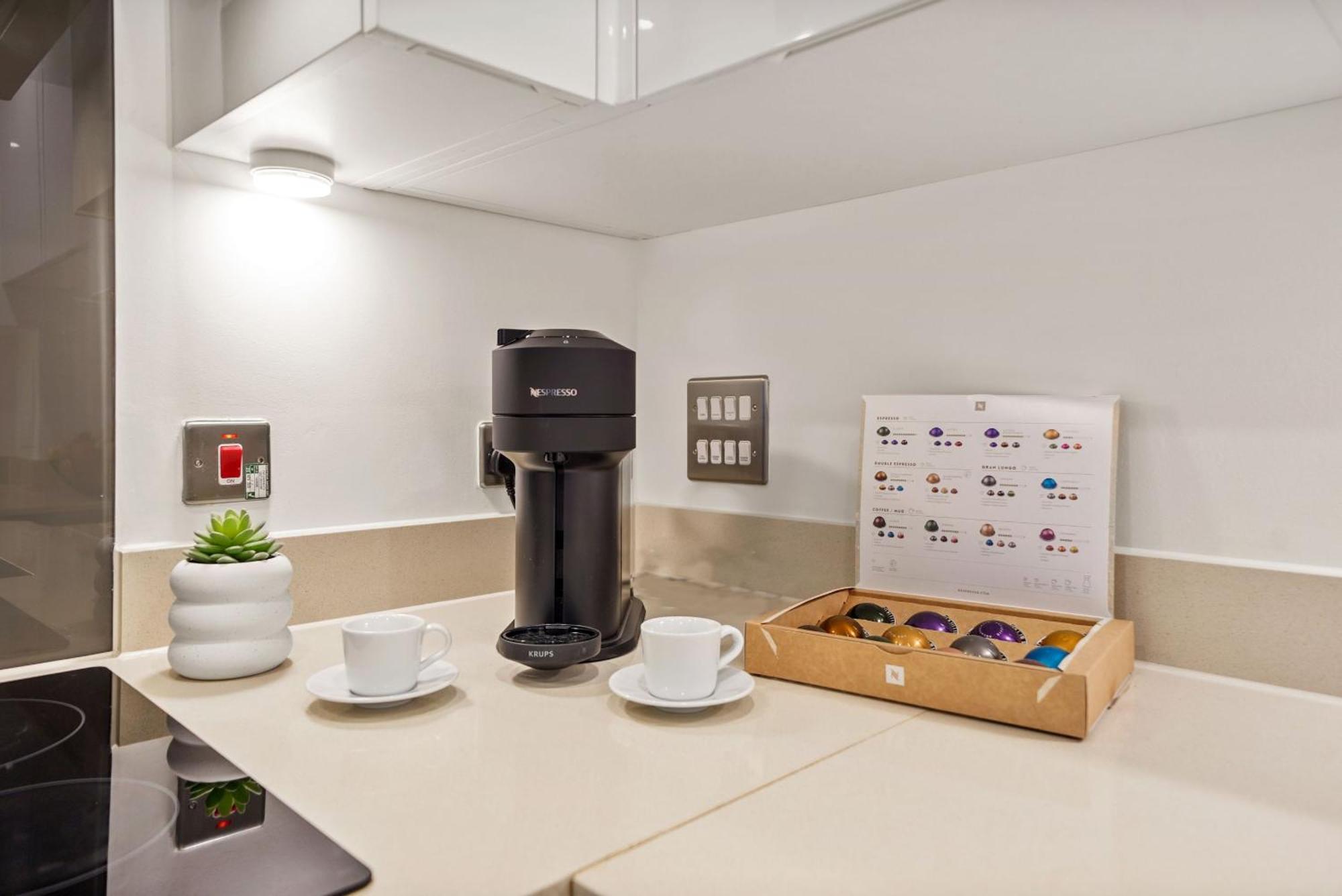 Luxury 1 Bed Flat, Minutes From Canary Wharf And South Quay Station * London