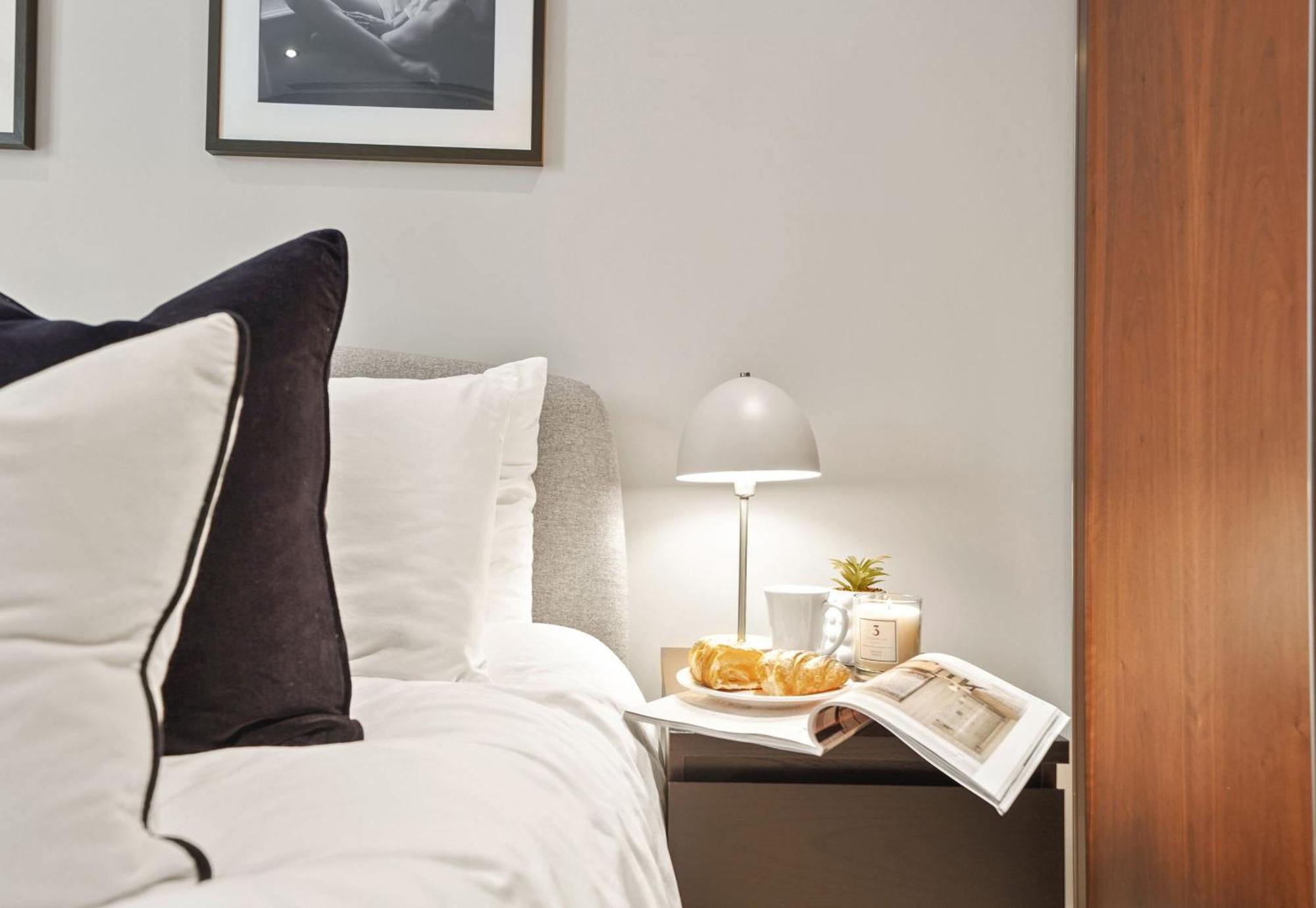 Luxury 1 Bed Flat, Minutes From Canary Wharf And South Quay Station London