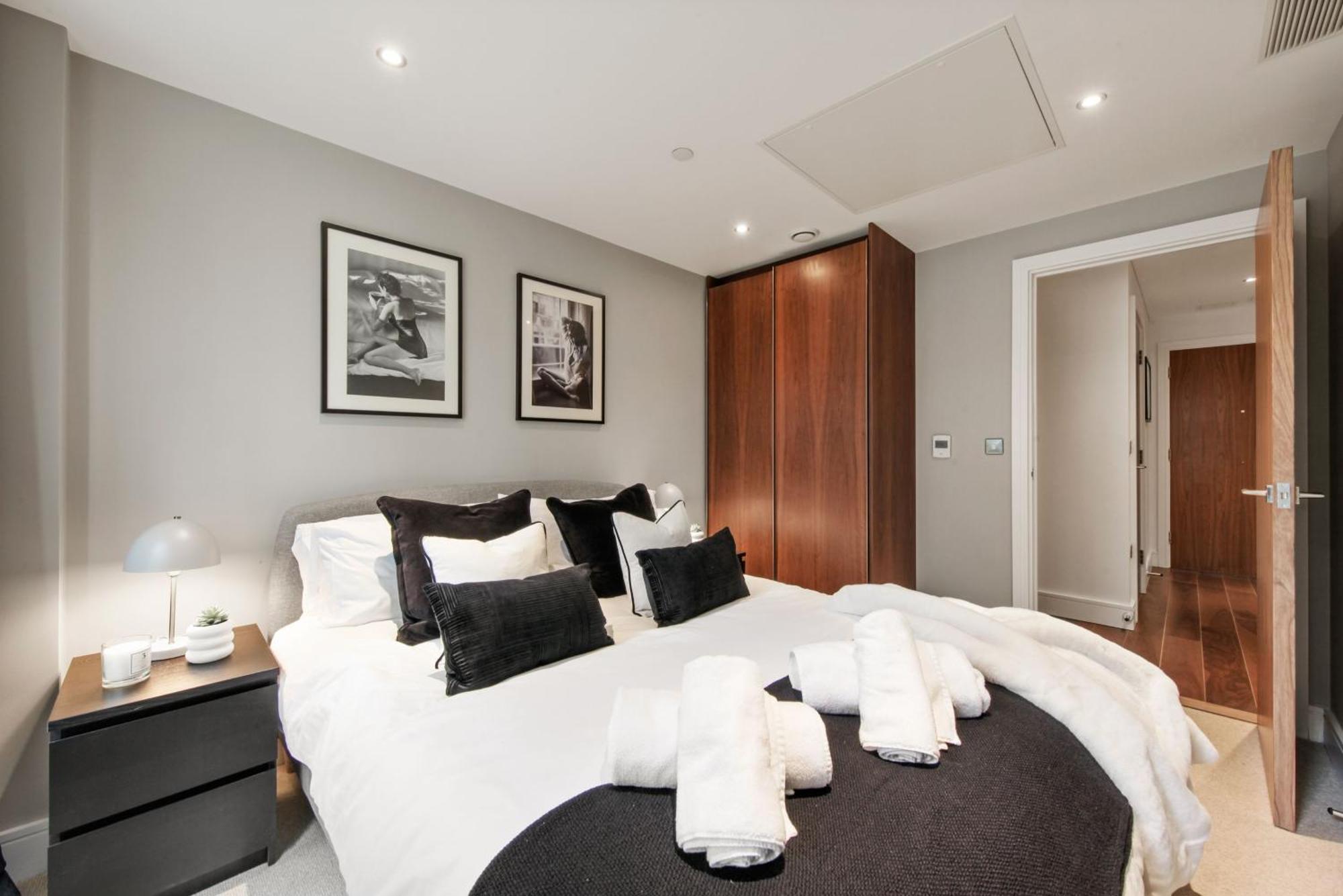Apartment Luxury 1 Bed Flat, Minutes From Canary Wharf And South Quay Station London