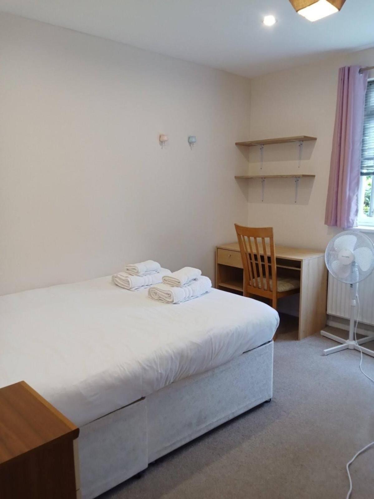 Homely 3 Bedroom House With A Garden * London