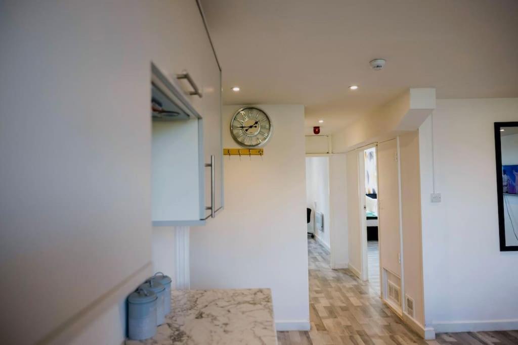Apartment 2 Bedrooms -parking-very Spacious-wifi