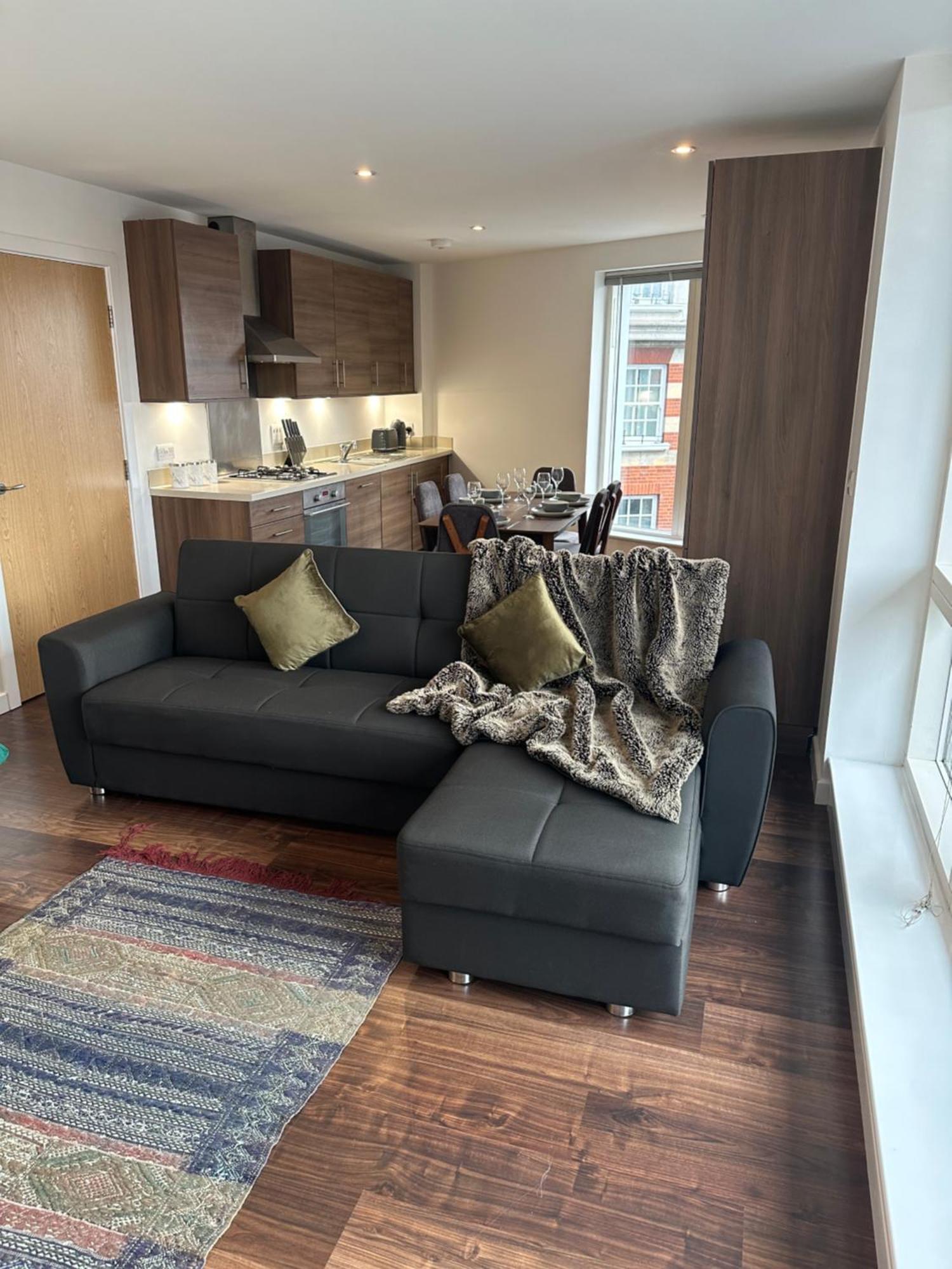 Modern & Spacious 3 Bed With Free Parking & Lift In Shoreditch, Next To Station * Londen