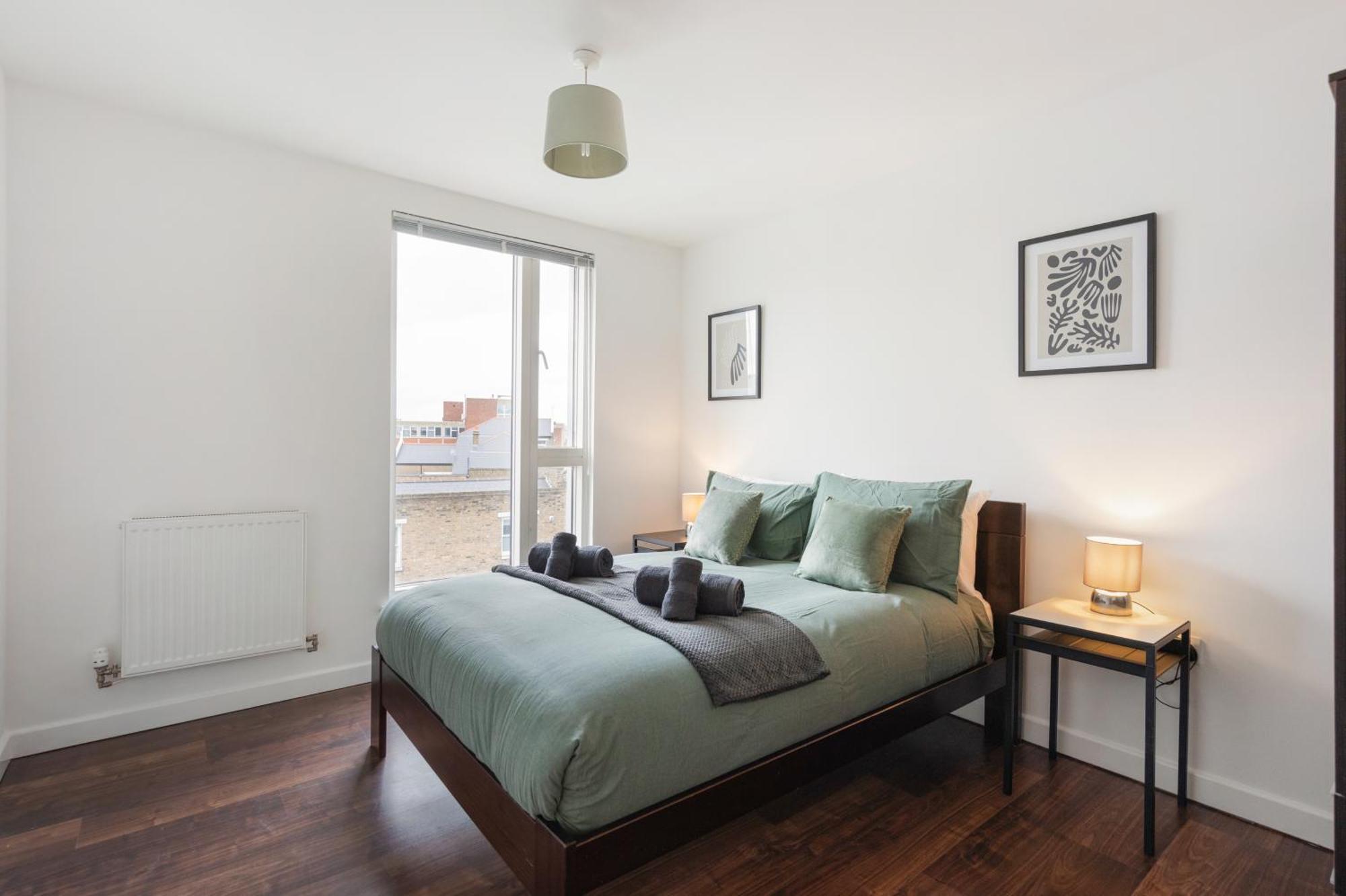 Modern & Spacious 3 Bed With Free Parking & Lift In Shoreditch, Next To Station Londen