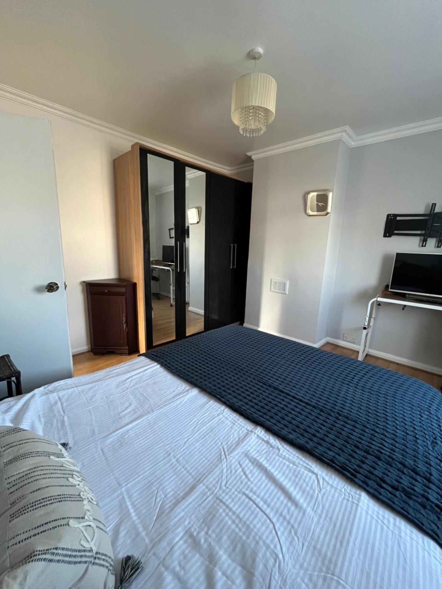 Charlton, Greenwich Luxury Self Check-in London