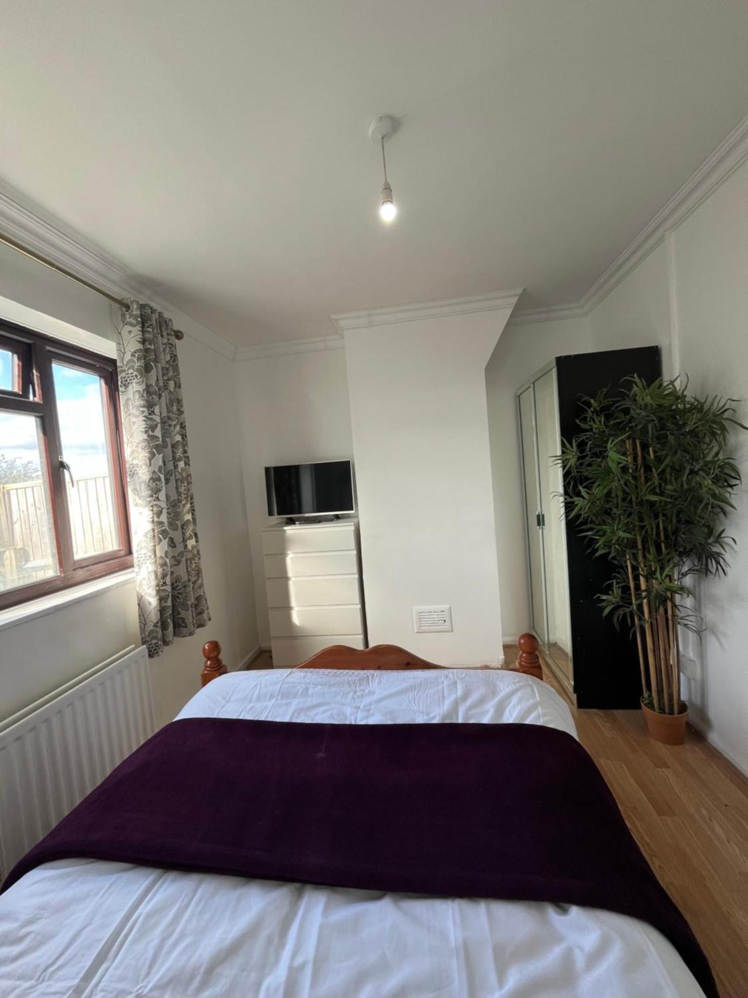 Charlton, Greenwich Luxury Self Check-in * London