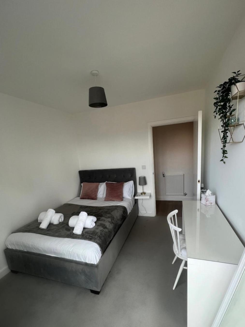 Private In With Balcony Habitación en casa particular Londres