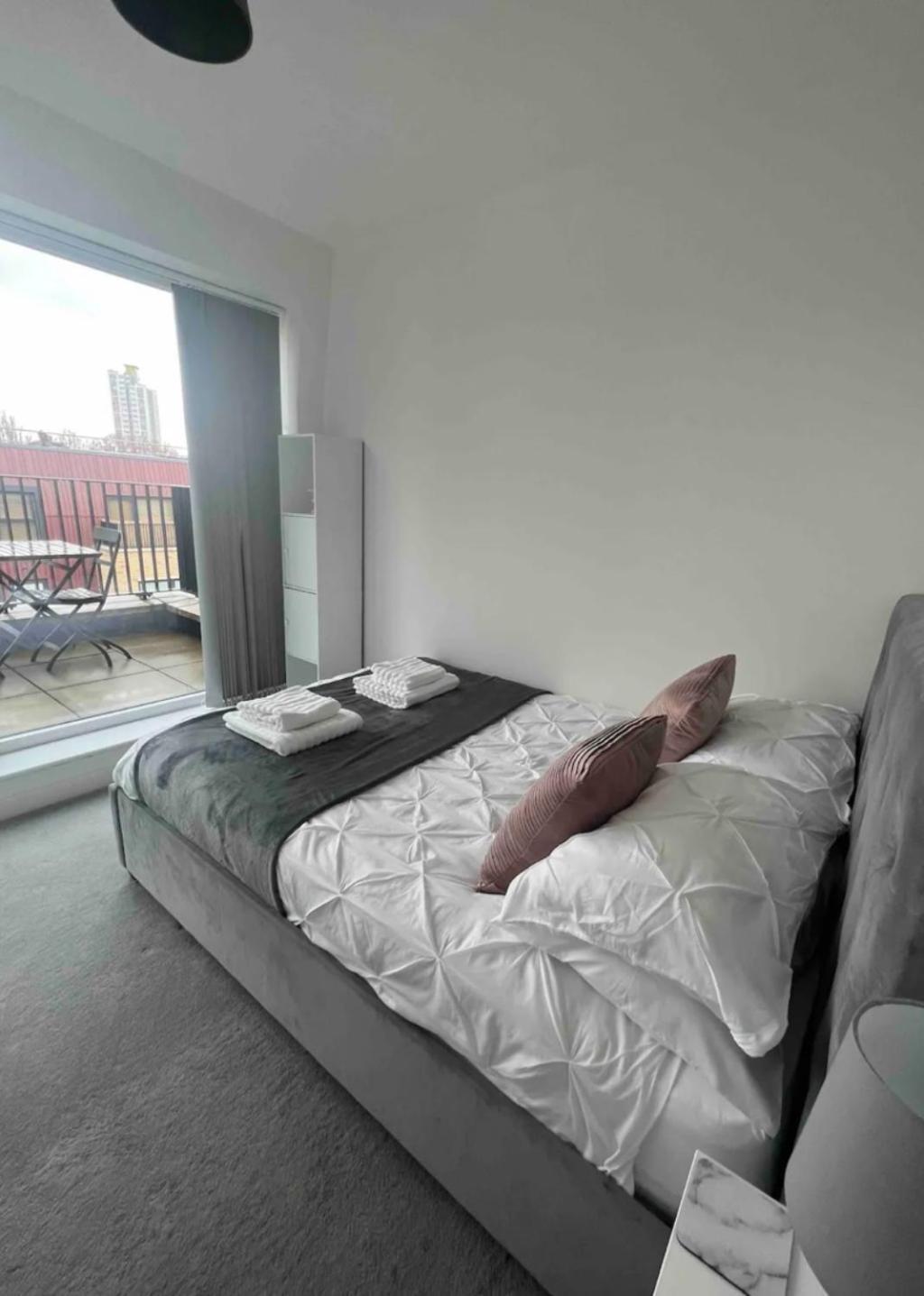 Private In With Balcony Habitación en casa particular Londres