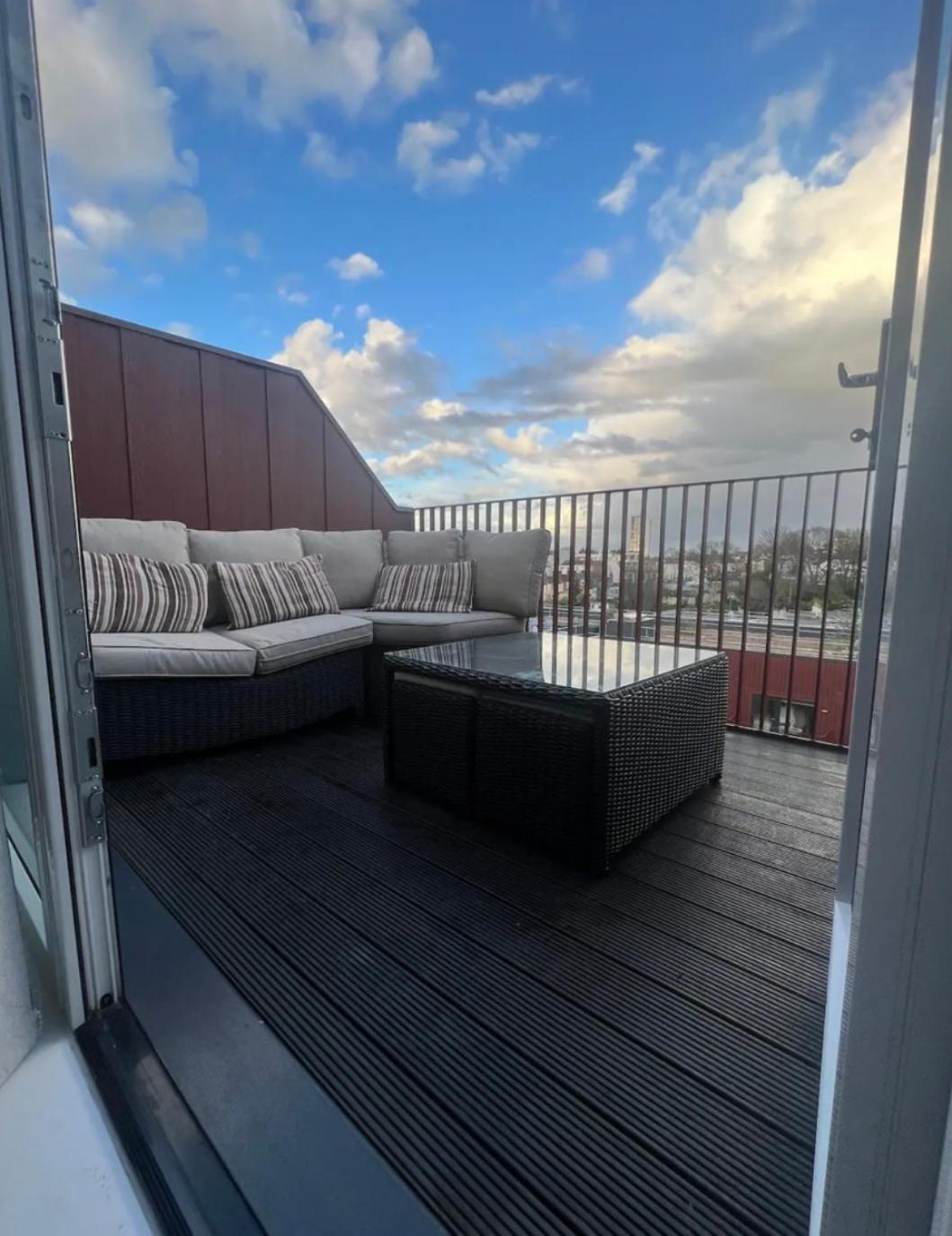 Private In With Balcony * Londres