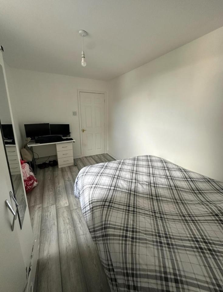 Homestay In A Shared Flat, E16 London