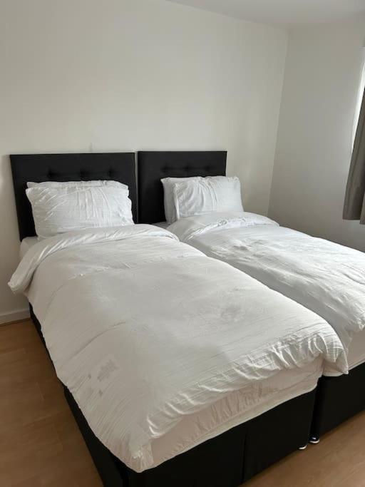 A Luxurious 3 Bed-terrance House Ferienhaus *