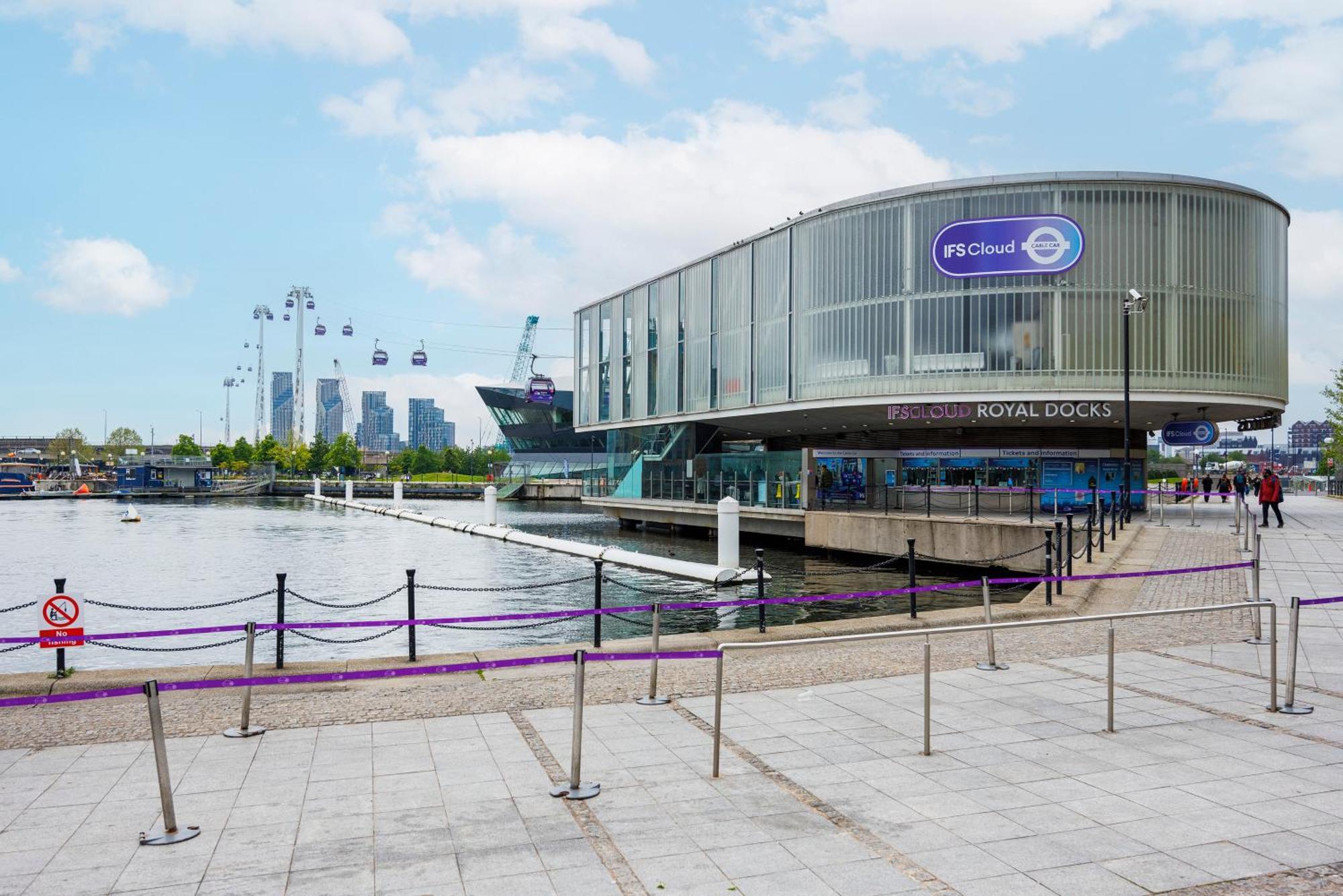 Heads On Bed- Excel Royal Victoria Dock O2 Apartamento