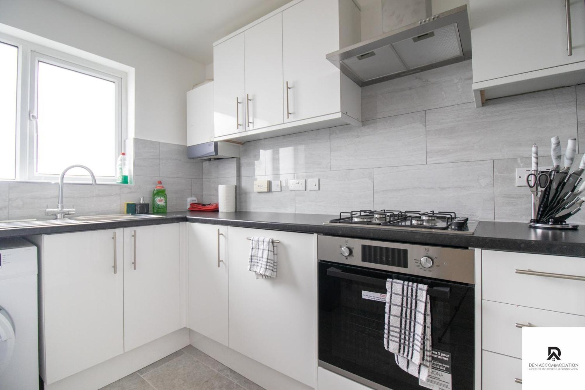Newly Launched Two Bedroom House By Den Short Lets & Serviced With Garden Vakantiehuis