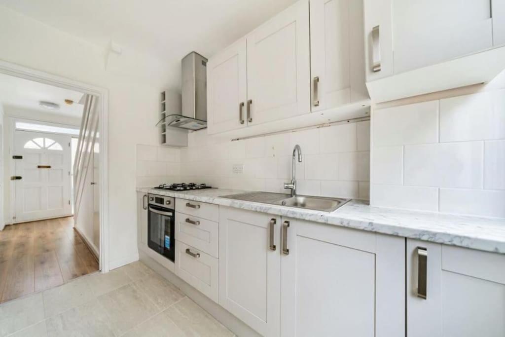 A Luxurious 3 Bed-terrance House Ferienhaus London